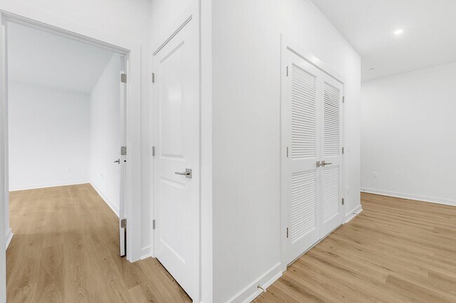 Building Photo - 74 Clarendon Pl