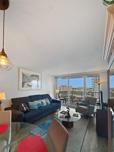 Building Photo - 525 N Ocean Blvd