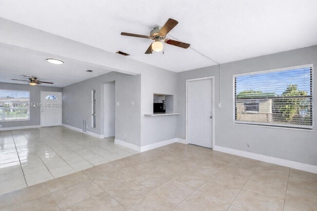 Building Photo - 1820 NW 35th Terrace