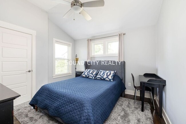 Building Photo - 606B Eastboro Dr