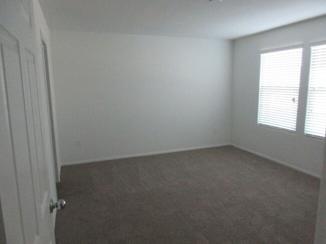 Building Photo - Brand new Beautiful 3bed 2bath townhome