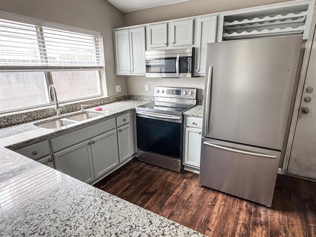 Building Photo - 2408 Country Hollow Ln