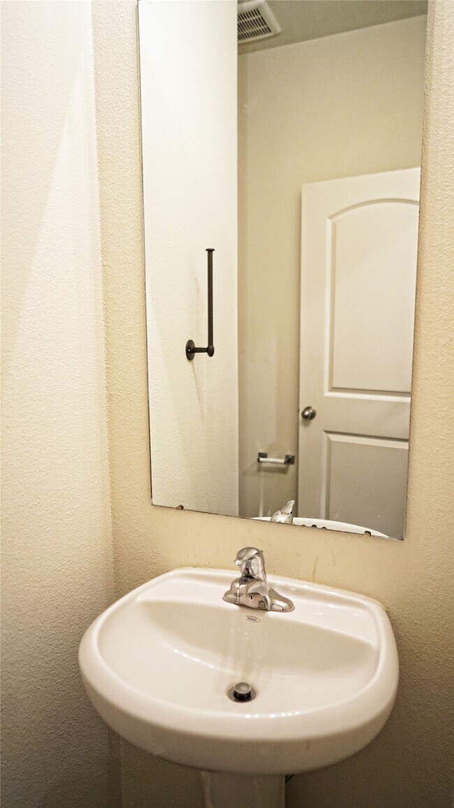 Building Photo - 10510 Pine Landing Dr