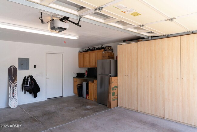 Building Photo - 332 E Geneva Dr