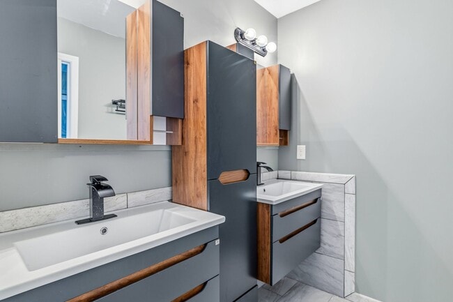 Building Photo - Luxury Living in High Point NC