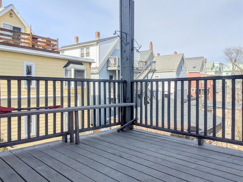 Building Photo - 21 Thorndike St