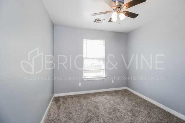 Building Photo - 1405 SW 20th St