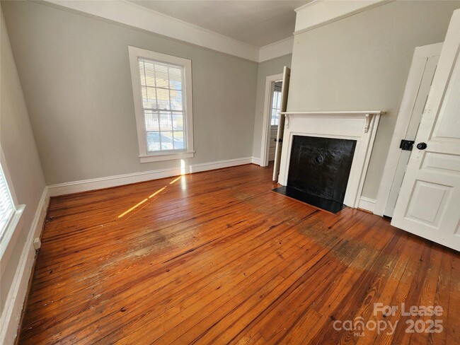 Building Photo - 37 Kesler St