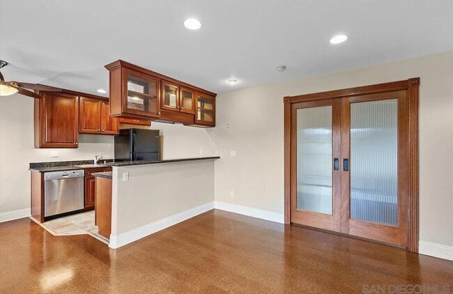 Building Photo - "Chic 1-Bedroom Retreat with Modern Comfor...
