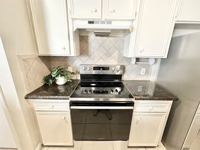 Building Photo - 9164 Wilcrest Dr