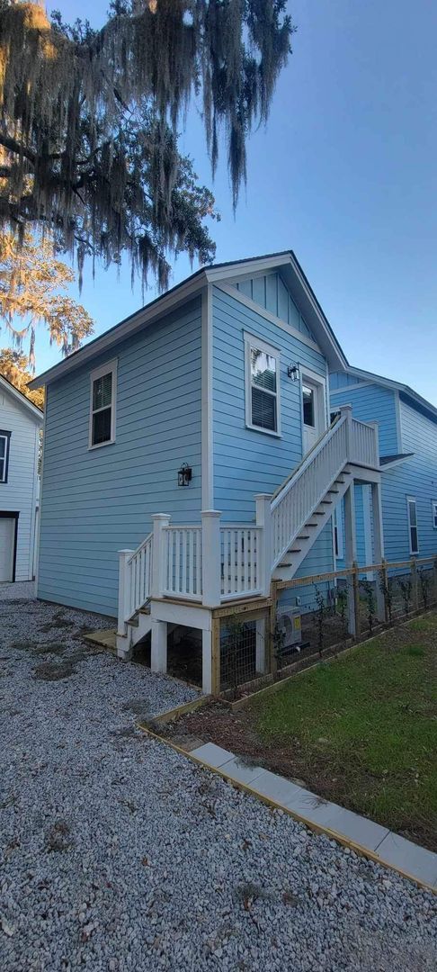 Building Photo - Cozy Studio in Heart of Port Royal Available