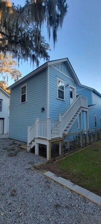 Building Photo - Cozy Studio in Heart of Port Royal Available