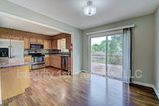 Building Photo - 6910 NW Belvidere Pkwy