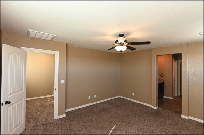Building Photo - 4628 Marisabel Azcarate St
