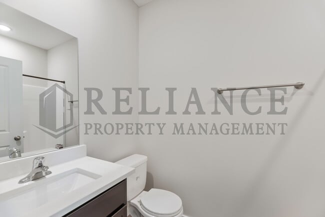 Building Photo - 5123 N Cypress St