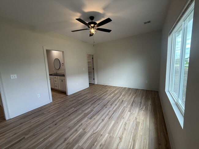 Building Photo - 1823 Liam Ct