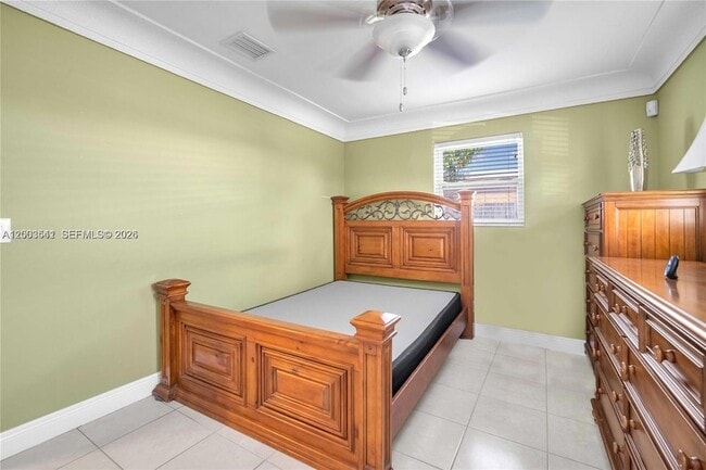 Building Photo - 2825 SW 5th St