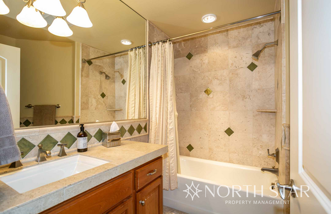 Building Photo - Stunning Home in Hidden Creek