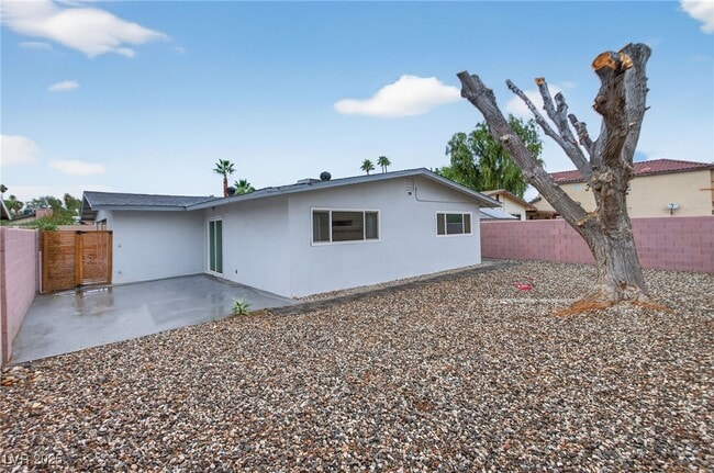 Building Photo - 333 S Tonopah Dr