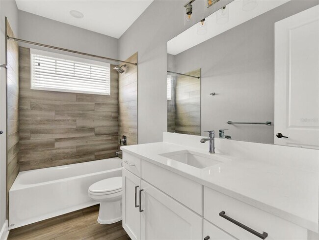Building Photo - 13782 Grignard Aly
