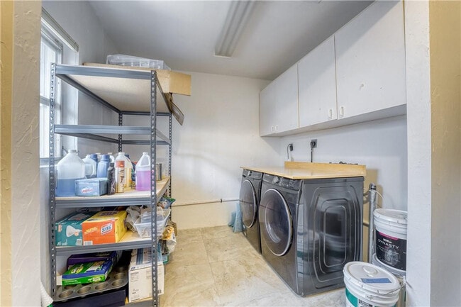 Building Photo - 2000 Admirals Way