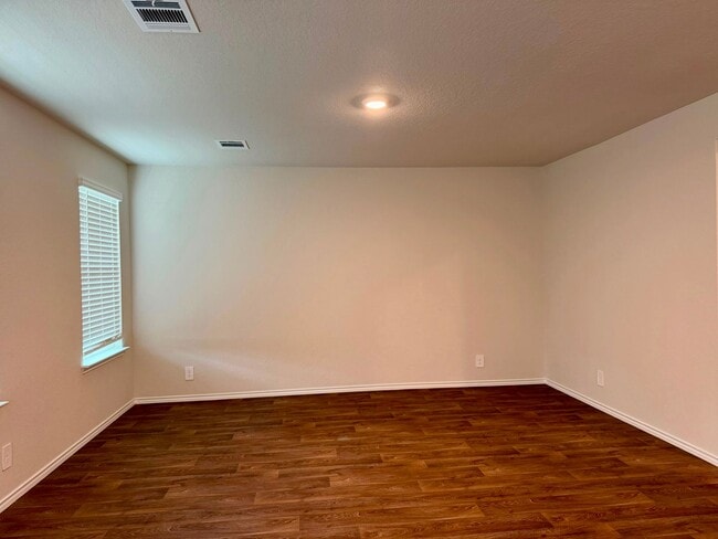 Building Photo - Spacious 4-Bedroom Home with Loft in Redbird Ranch