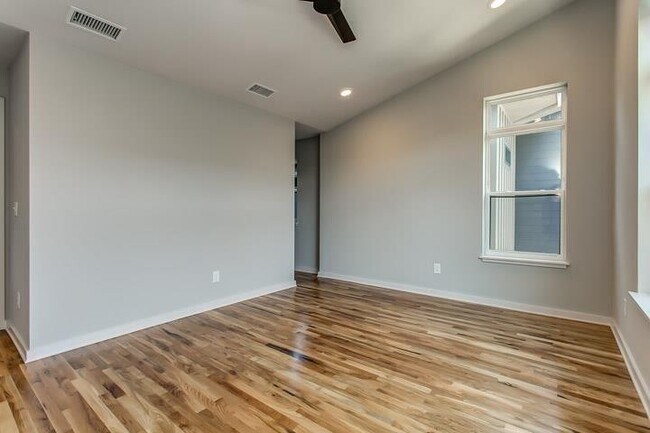 Building Photo - Contemporary East Nashville Home.   MOVE IN SPECIAL $500 OFF ONE MONTH'S RENT