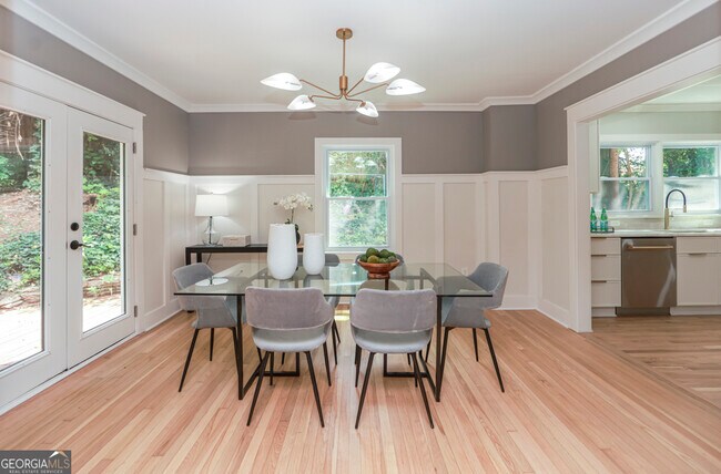 Building Photo - 2908 N Hills Dr NE