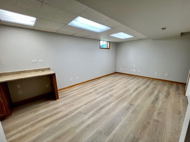 Building Photo - 1344 N Ridge Pkwy