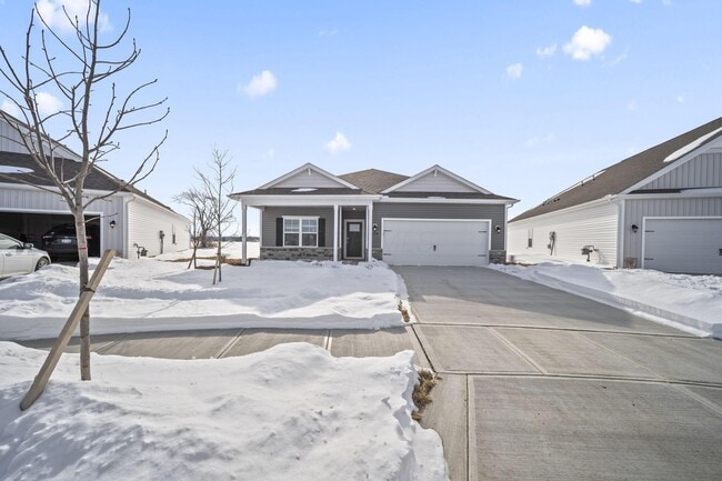 Building Photo - 511 Darliene Dr