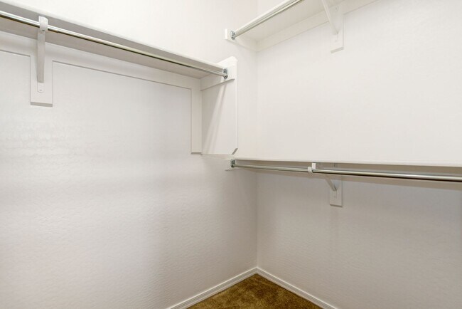 Building Photo - New lower rate and a short term lease!