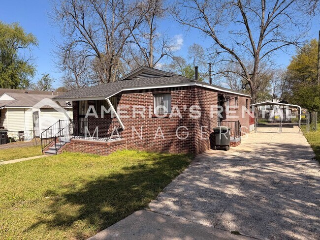 Building Photo - Updated Home for Rent in Birmingham, AL - Just minutes from Oxmoor Road!