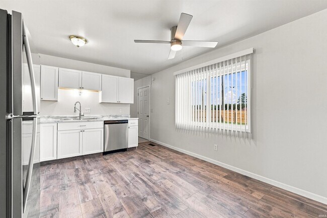 Building Photo - 7123 Strawberry Dr