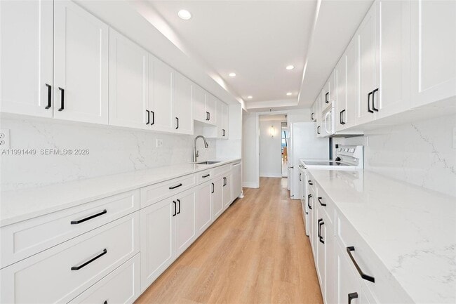 Building Photo - 1300 Jimmy Buffett Mem Hwy