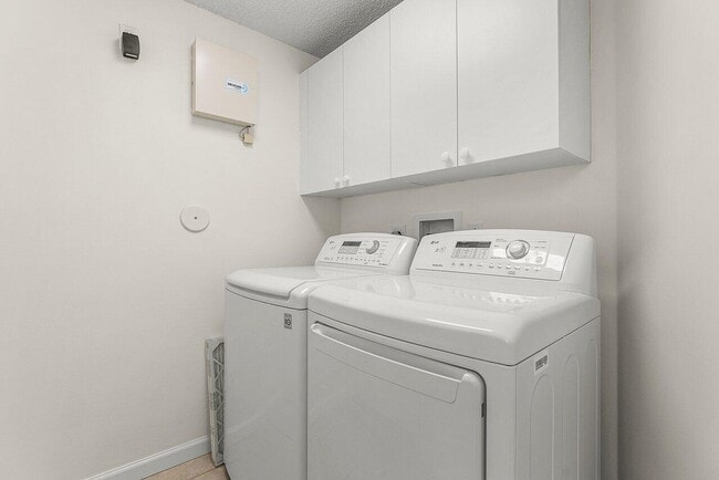 Building Photo - 7728 Edinburough Ln