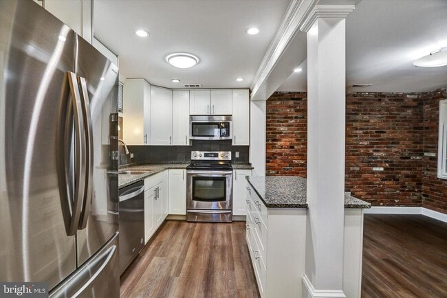 Building Photo - 722 Genessee St