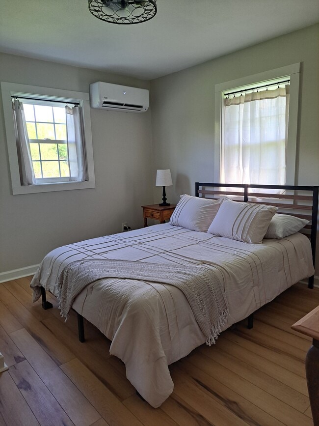 Building Photo - 386 White Store Rd