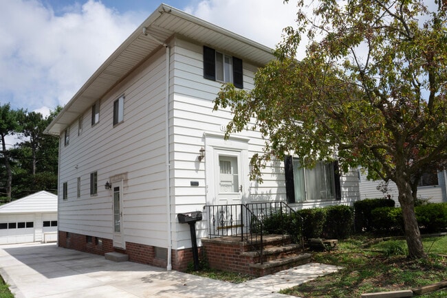 Primary Photo - 11021 Lincoln Ave
