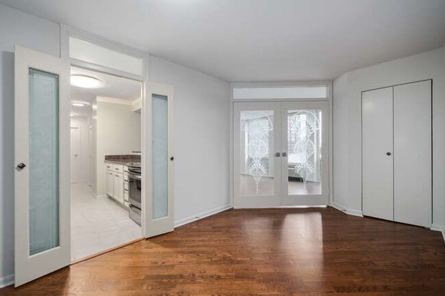 Building Photo - 111 E Chestnut St