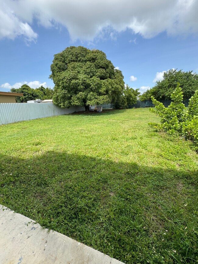 Building Photo - 17472 SW 105th Ave
