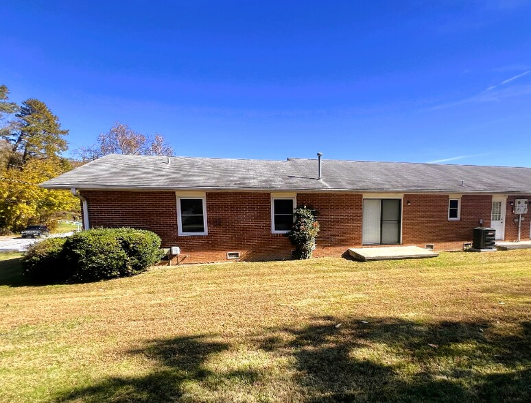 Building Photo - 50 Brookside Dr