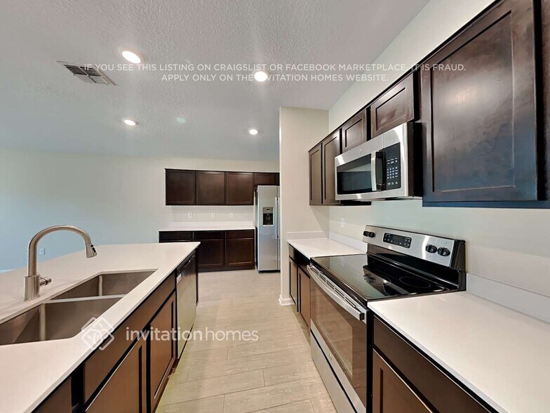 Building Photo - 978 Caitlin Loop