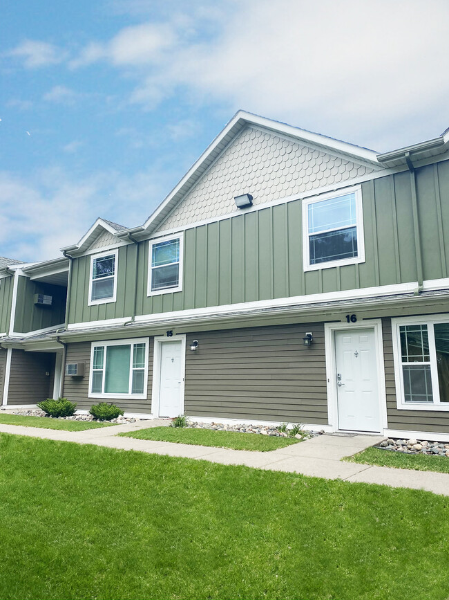 Building Photo - Woodland Village Townhomes