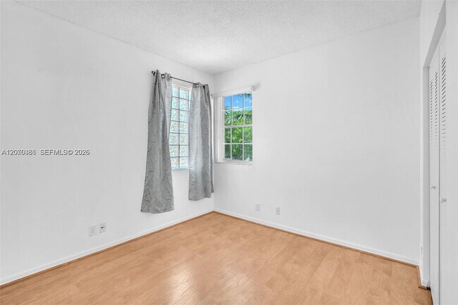 Building Photo - 800 Sorrento Dr