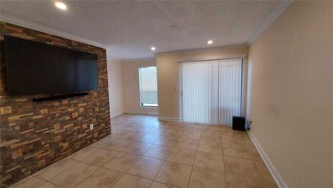 Building Photo - 455 Alt 19