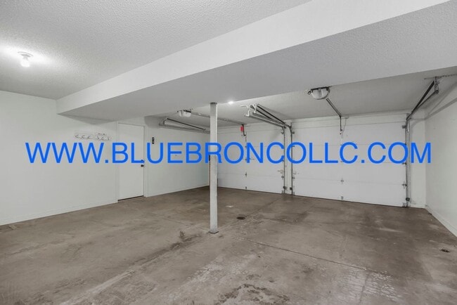 Building Photo - Check out this spacious home with thoughtf...