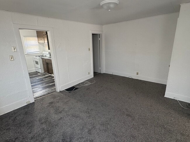 Building Photo - Bluff Street 708-710