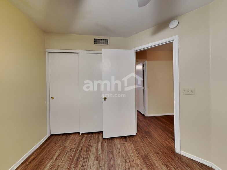 Building Photo - 4106 E Alder Ave