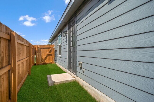 Building Photo - 14718 Dillard Ml