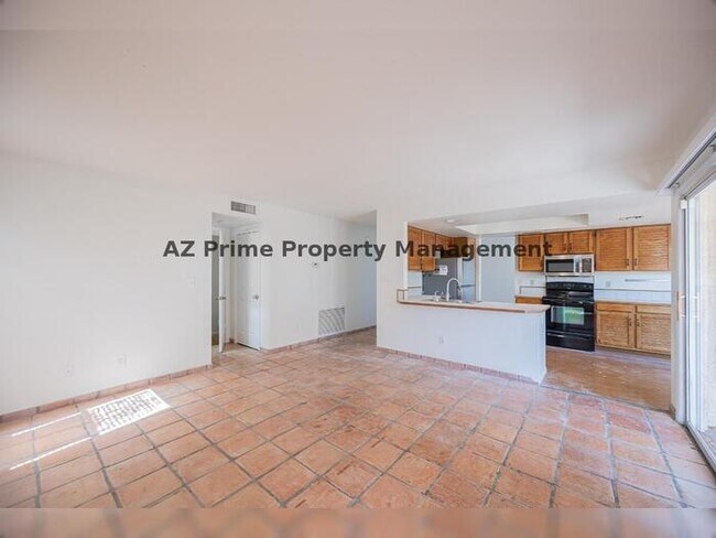 Building Photo - 489 W Carmen St